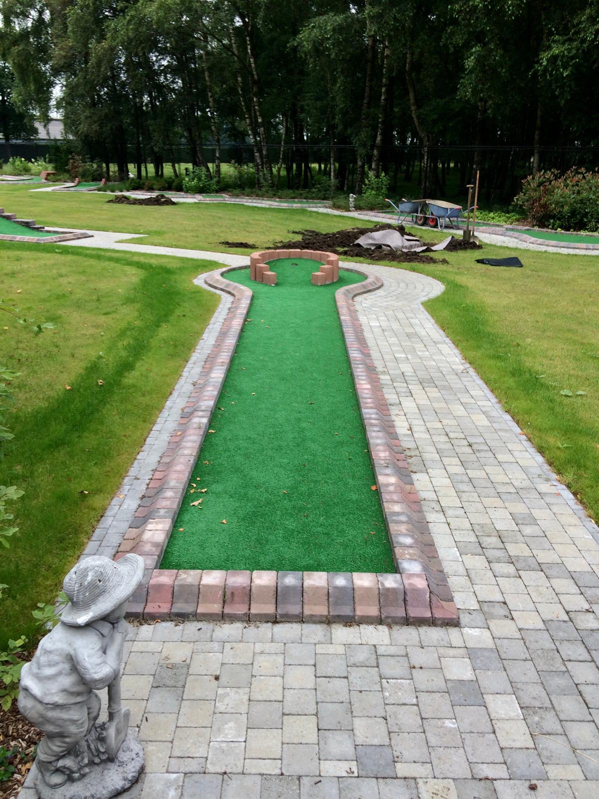 Minigolf hellende hole