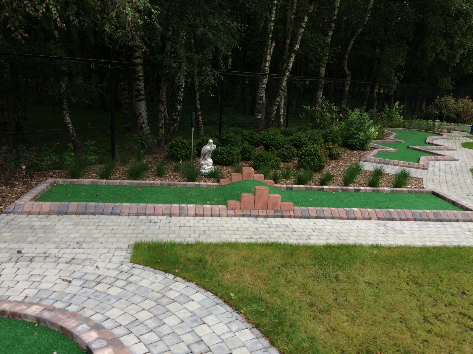 Minigolf hole midden
